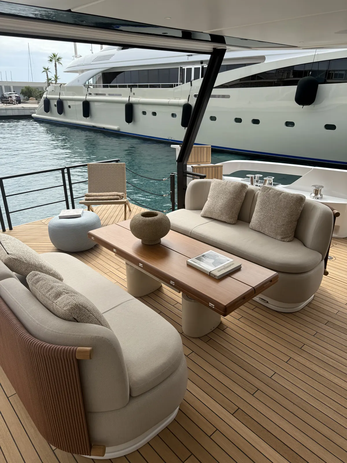 Aqualis exterior detail 02